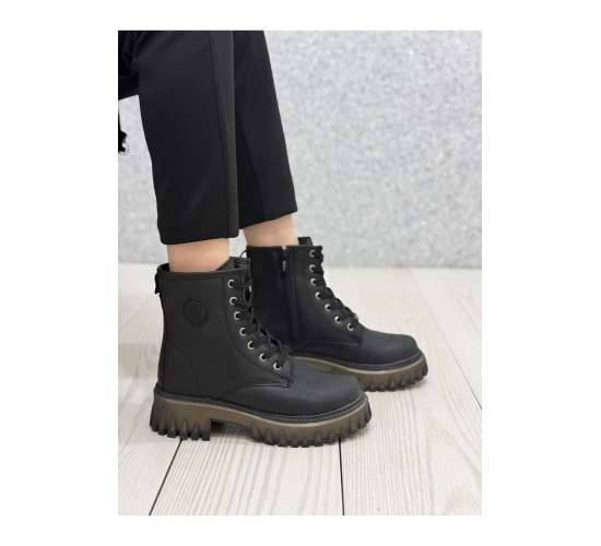 2615 -1 Siyah Cilt Kalın Taban  Bot / Beden : 39 / Cinsiyet : Kadın / Kız