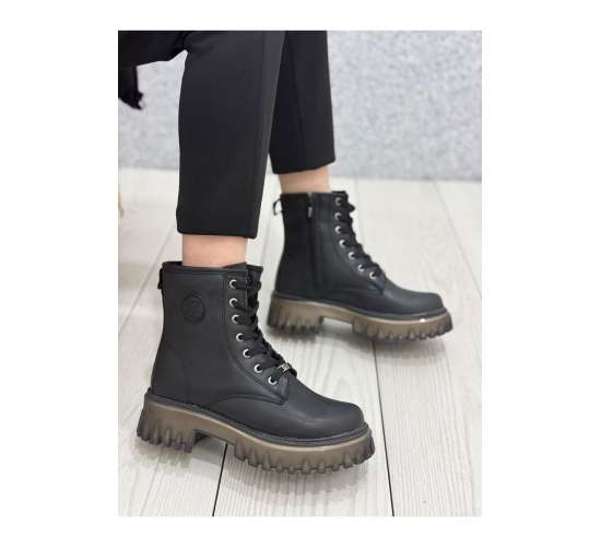 2615 -1 Siyah Cilt Kalın Taban  Bot / Beden : 39 / Cinsiyet : Kadın / Kız