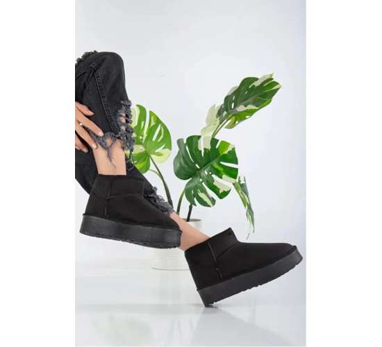 Kalın Dolgu Kaymaz Tabanlı Uggy Bilekte Kısa Süet İçi Mini Kadın Yünlü Bot / Beden : 38 / Cinsiyet : Kadın / Kız, 868454630108