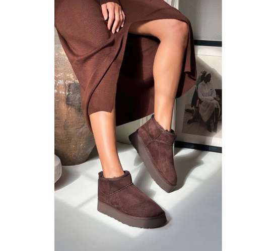 Kadın İçi Kürklü Kaymaz (3 Cm Yükseklikte) Tabanlı Bilekten (3 cm Yükseklikte) Mini Uggy Bot / Beden : 37 / Cinsiyet : Kadın / Kız, 8684122112128