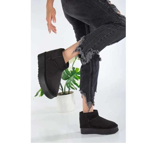 Kadın İçi Kürklü Kaymaz (3 Cm Yükseklikte) Tabanlı Bilekten (3 cm Yükseklikte) Mini Uggy Bot / Beden : 38 / Cinsiyet : Kadın / Kız, 8684122112135