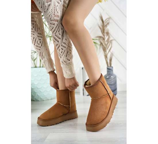 Orta Boy Kürklü Bilekten (8 cm Yükseklikte) Kalın Dolgu Kaymaz (4 Cm Yükseklikte) Tabanlı Uggy Bot / Beden : 37 / Cinsiyet : Kadın / Kız, 868432323240