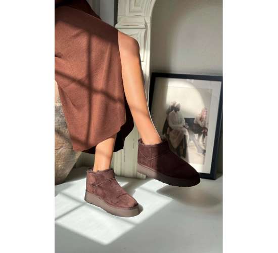 Kadın İçi Kürklü Kaymaz (3 Cm Yükseklikte) Tabanlı Bilekten (3 cm Yükseklikte) Mini Uggy Bot / Beden : 37 / Cinsiyet : Kadın / Kız, 8684122112128