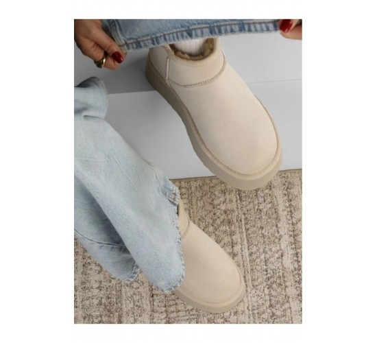 Bilekten (3 cm Yükseklikte) İçi Kürklü Kaymaz (3 Cm Yükseklikte) Tabanlı Kadın Kısa Uggy Bot / Beden : 36 / Cinsiyet : Kadın / Kız