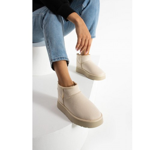 Bilekten (3 cm Yükseklikte) İçi Kürklü Kaymaz (3 Cm Yükseklikte) Tabanlı Kadın Kısa Uggy Bot / Beden : 36 / Cinsiyet : Kadın / Kız